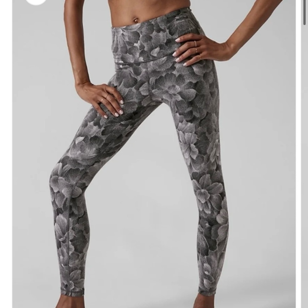 Athleta Elation Textured Tight Black and White Floral Patterned Leggings